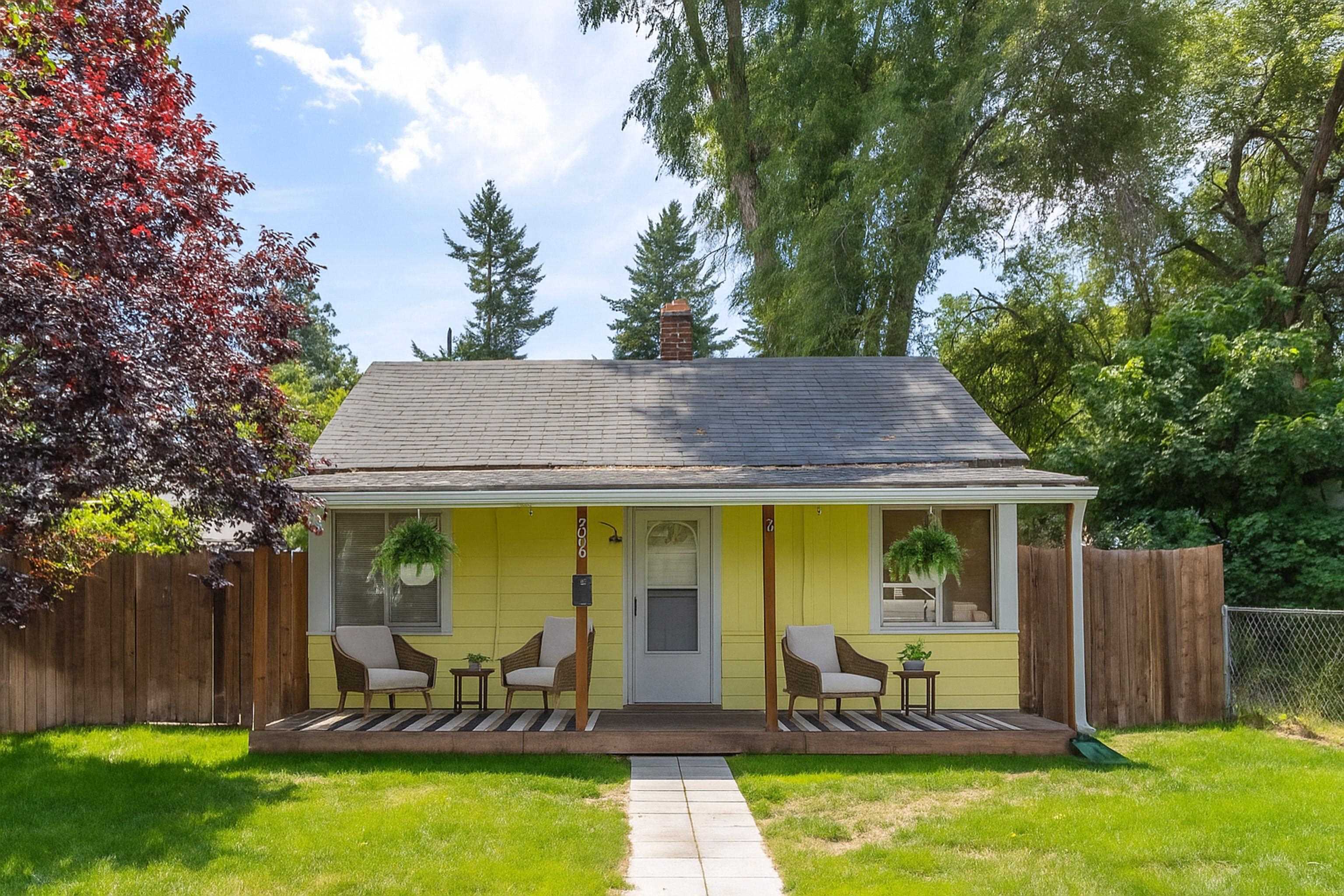 Property Photo: 806 E North Ave WA 99207