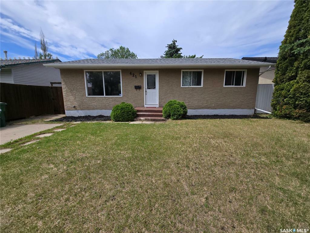 Property Photo: 421 Lisgar Avenue SK S7L 5G7