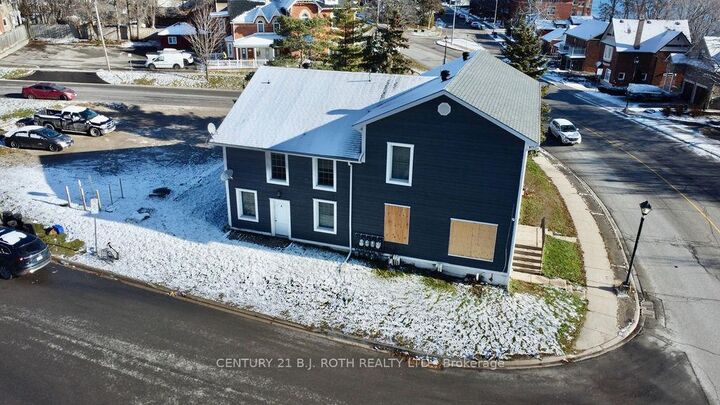 Property Photo: 194 Dunlop Street E ON L4M 1B4