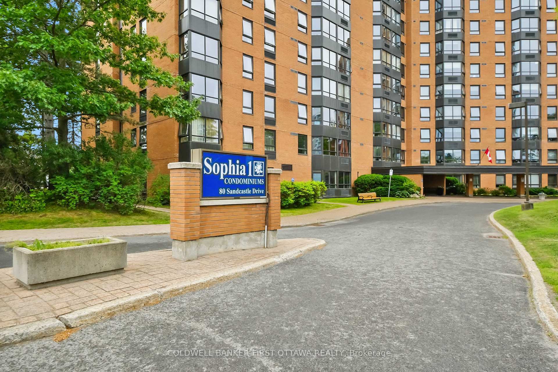 Property Photo: 80 Sandcastle Drive 412 ON K2H 9E7