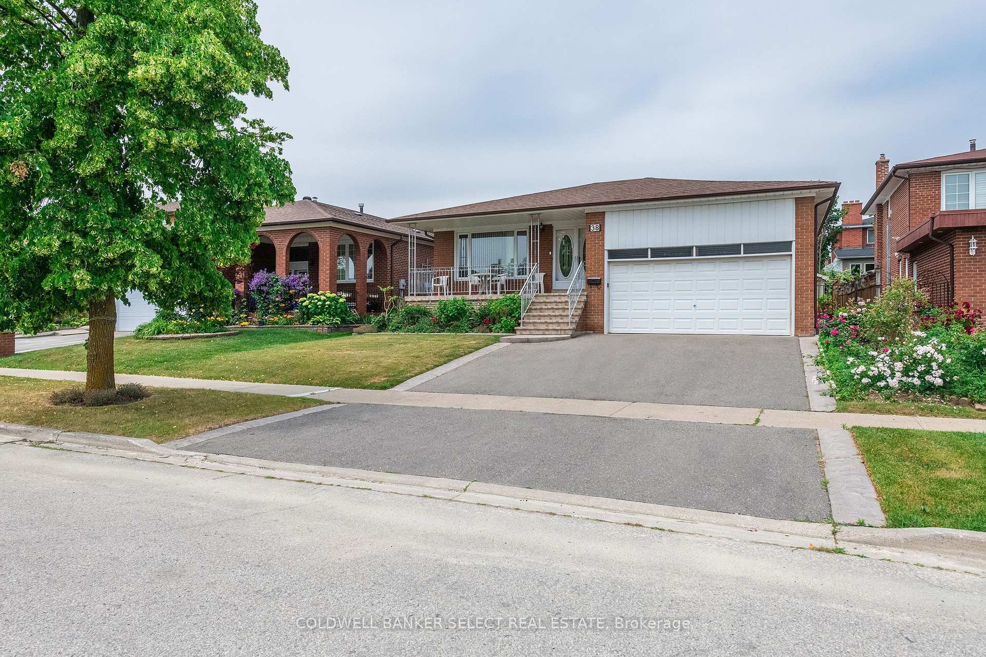 Property Photo: 38 Northlane Road ON L4L 2G6