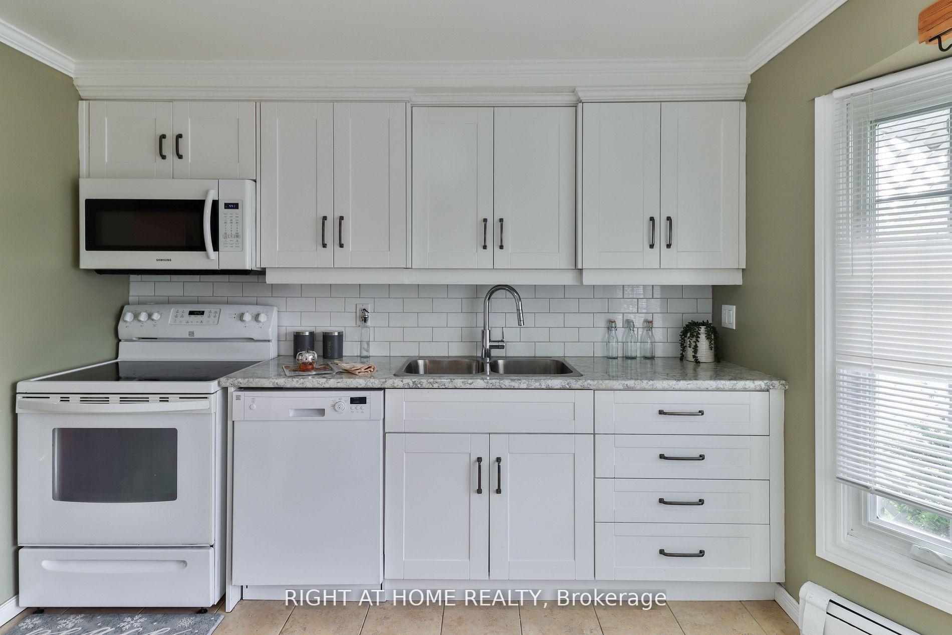 Photo de la propriété: 12 Hill Street ON L7J 2W2