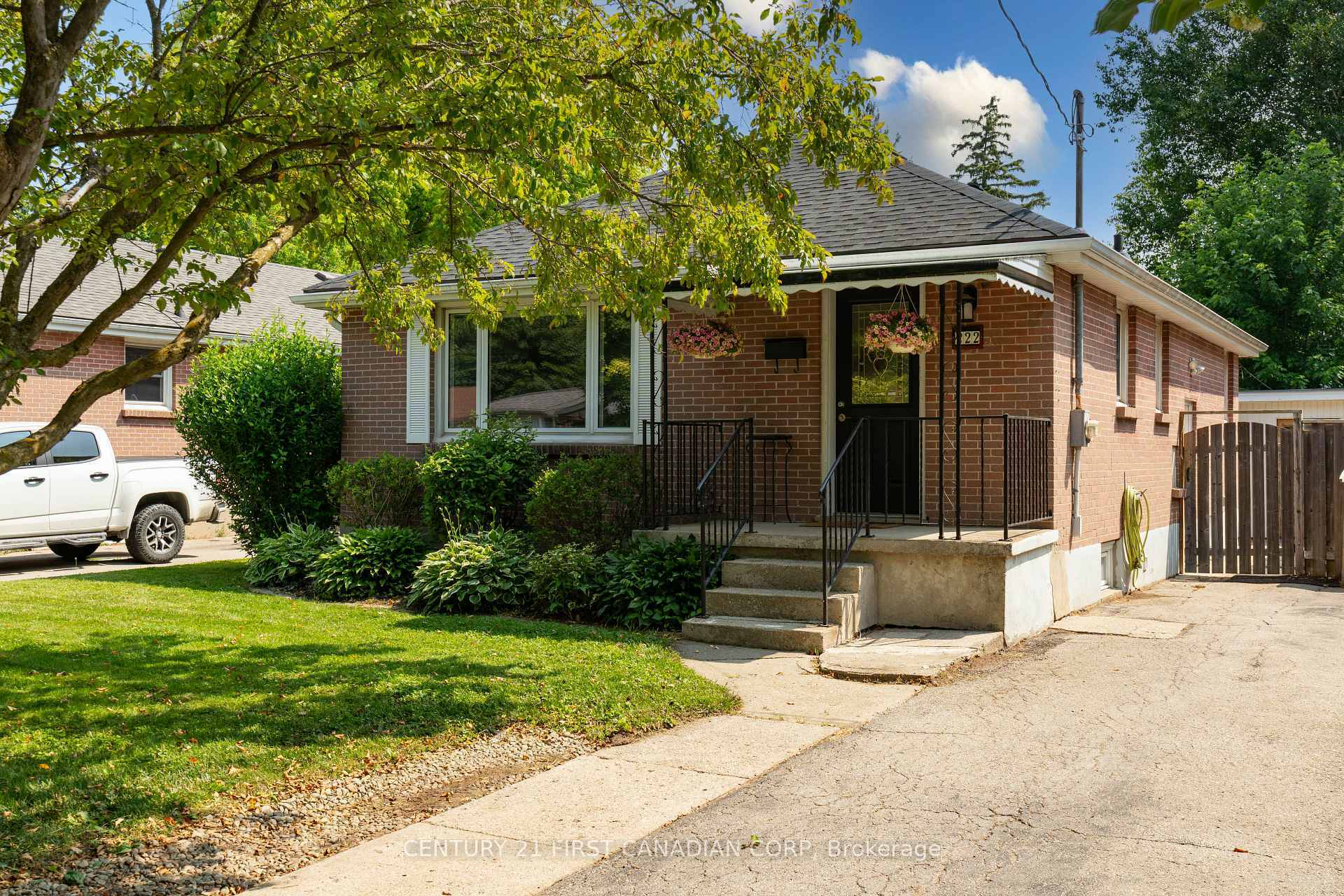Property Photo:  222 Sterling Street  ON N5Y 1Z4 
