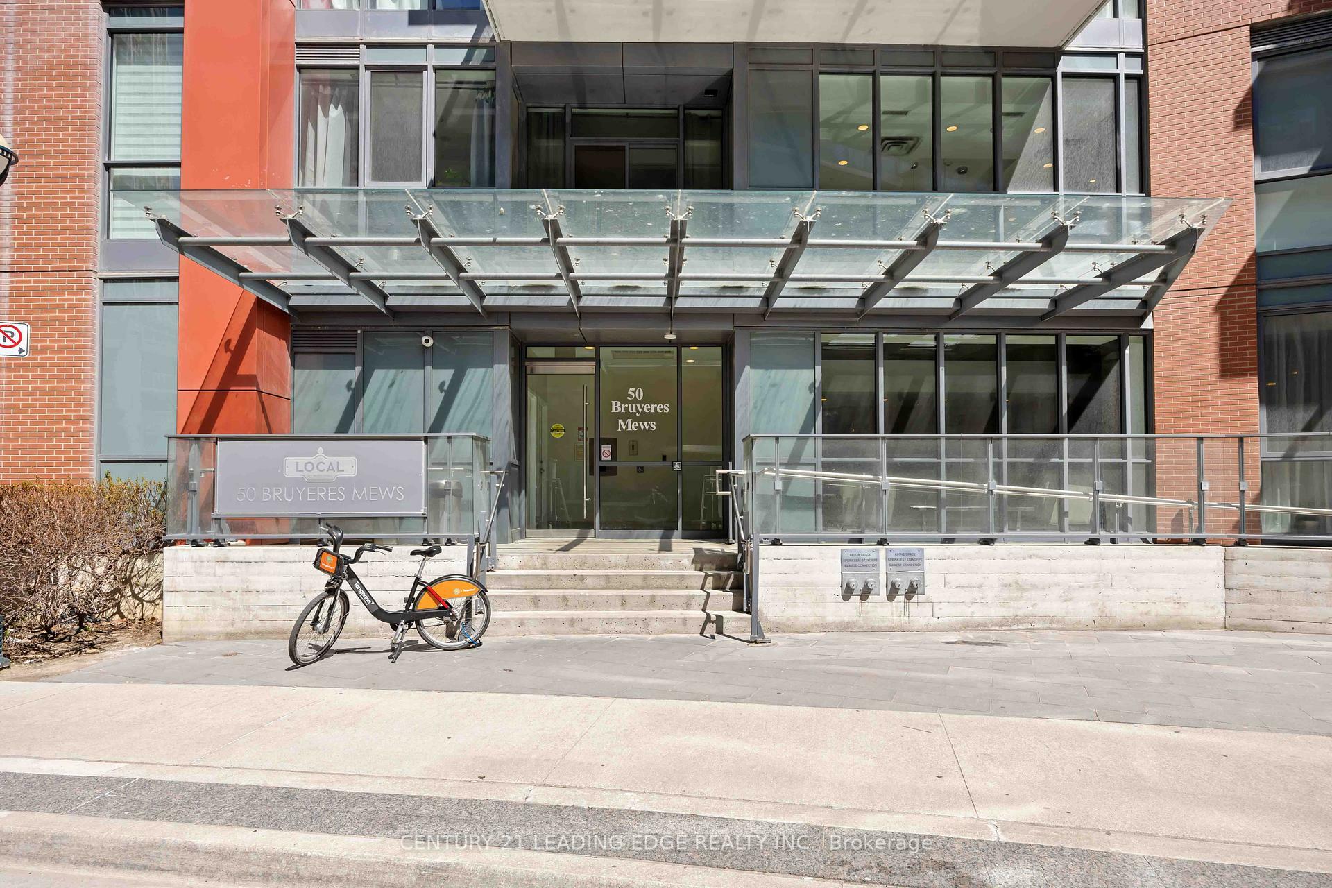 Property Photo:  50 Bruyeres Mews 619  ON M5V 0H8 