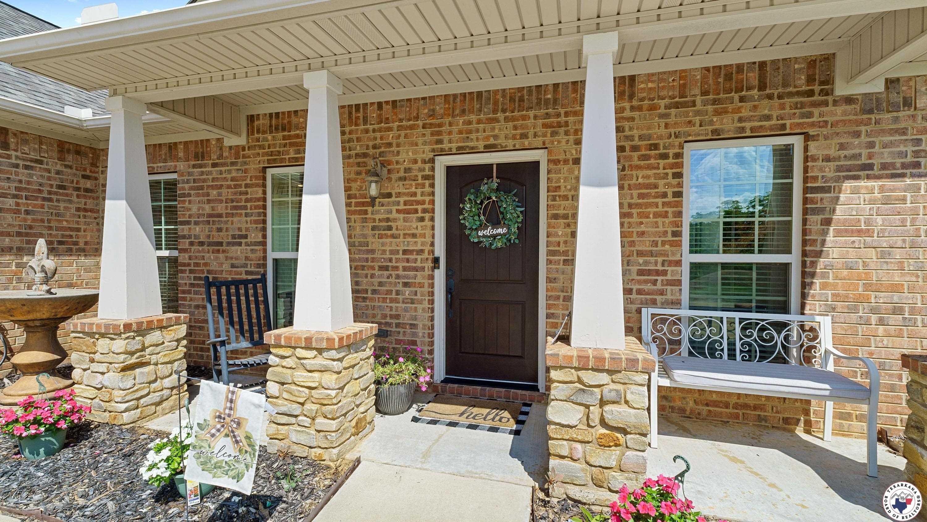 Property Photo: 908 Arnold Ln TX 75503