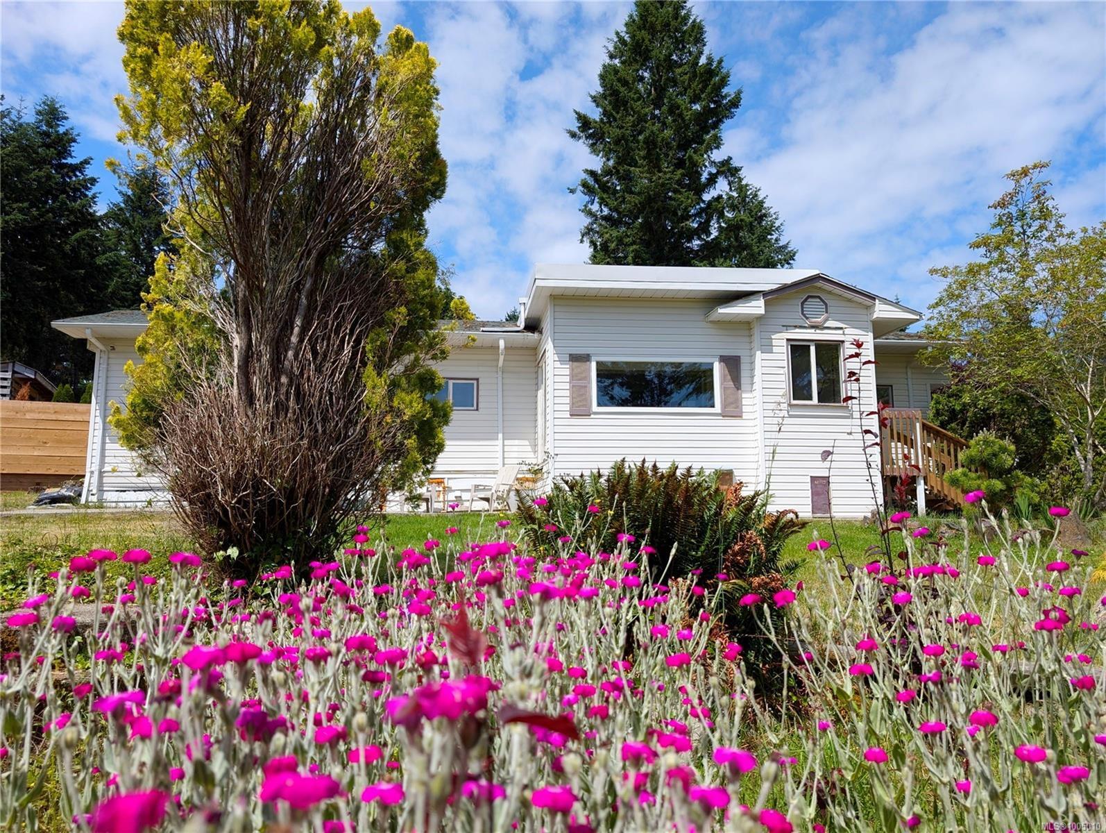 Property Photo: 2427 Armstrong Cres BC V9P 9J9