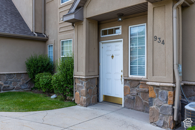 Property Photo: 934 Shetland Ln UT 84025