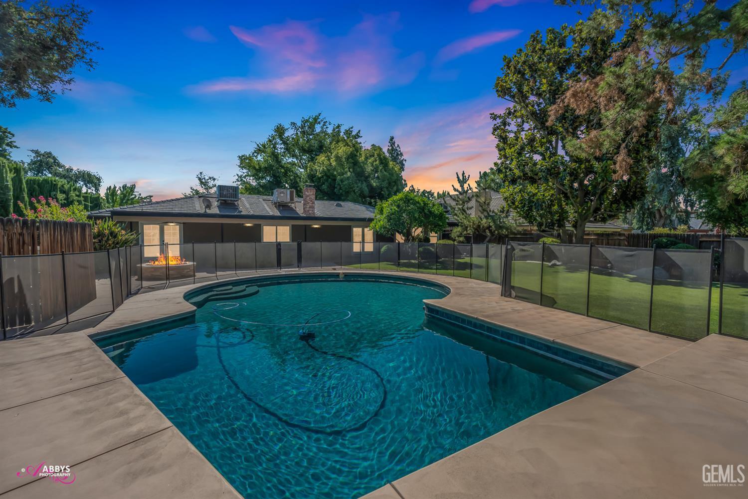 Property Photo: 7304 Palm Tree Circle CA 93308