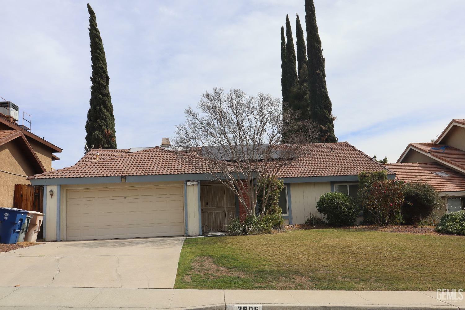 Property Photo: 2605 Puder Street CA 93306