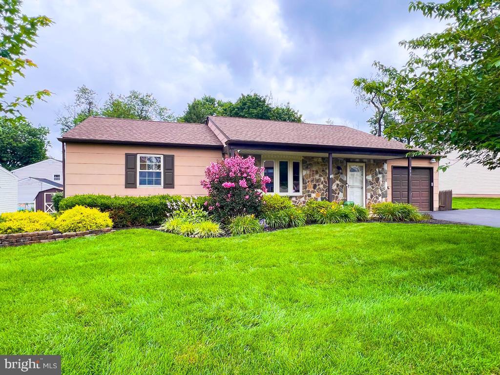 Property Photo:  693 Whittier Drive  PA 18974 