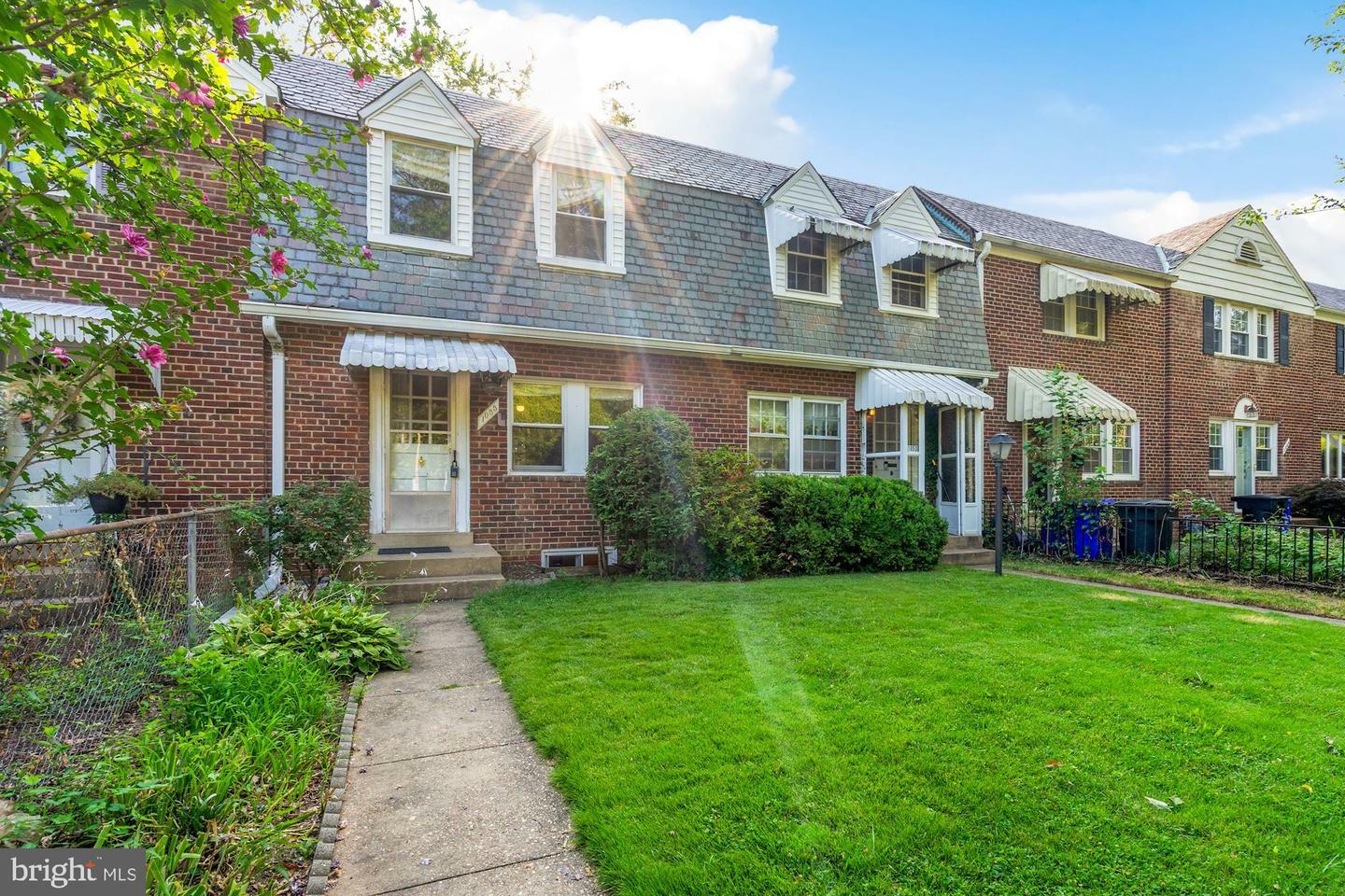 1055 N Nelson Street  Arlington VA 22201 photo