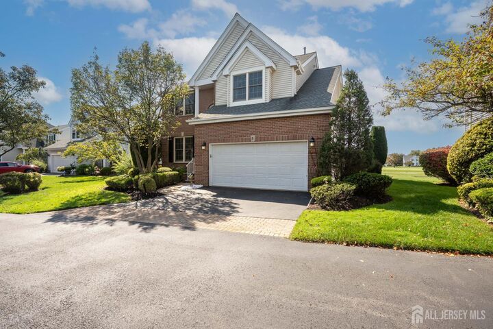 Property Photo:  5 Fairmount Court  NJ 08831 