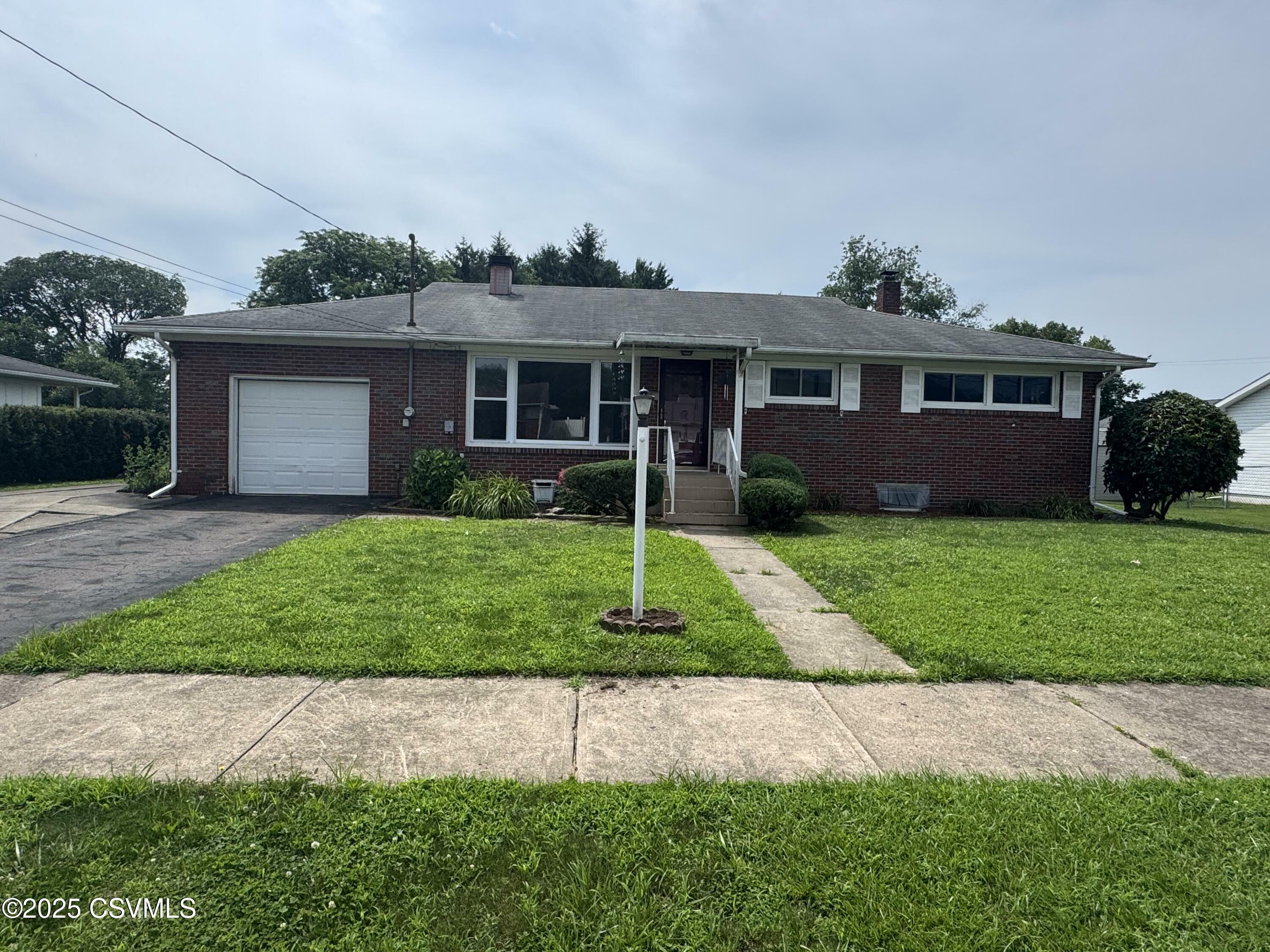 Property Photo:  912 Sunset Drive  PA 18603 