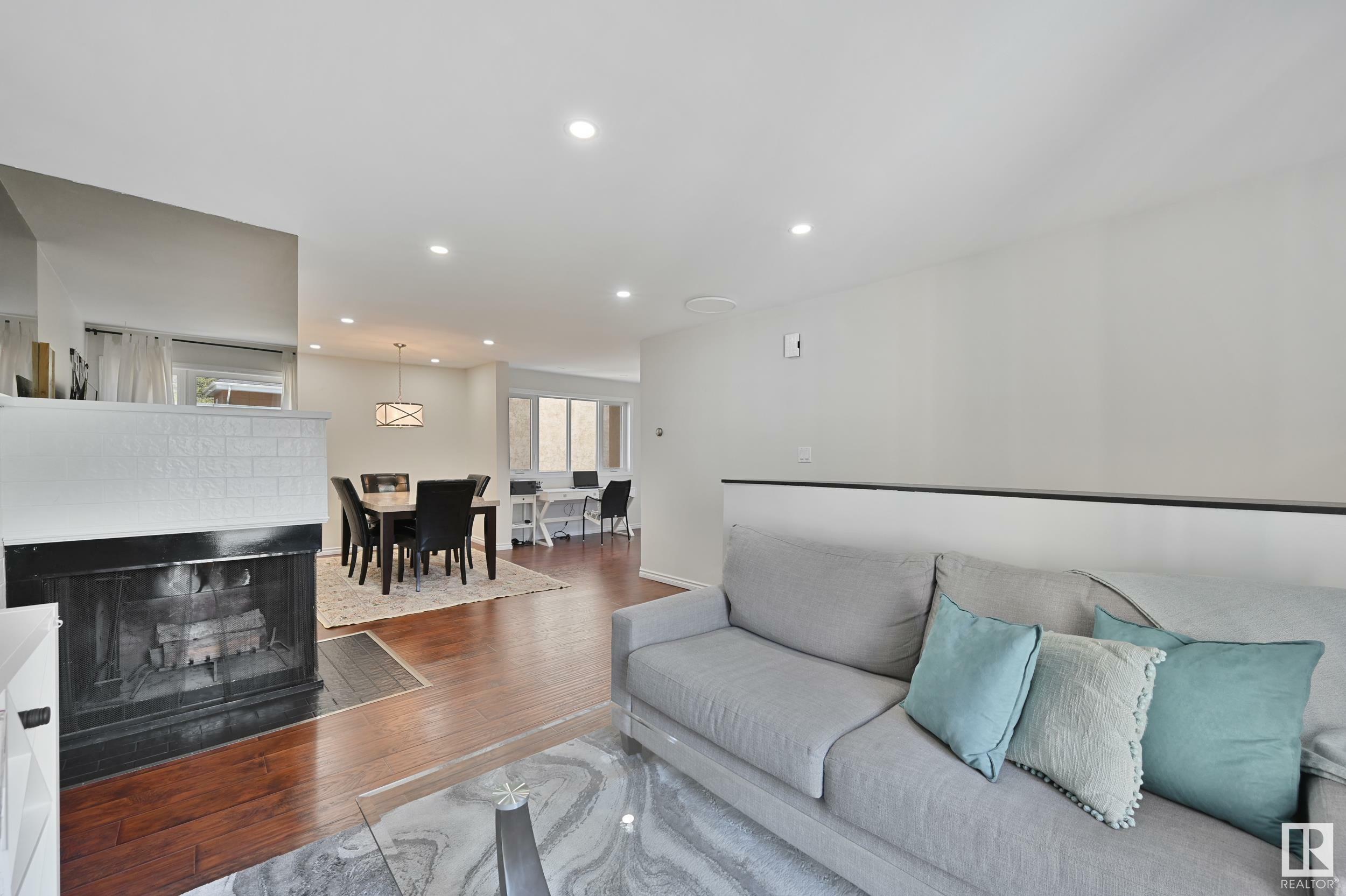 11016 86 Avenue NW 12  Edmonton AB T6G 0W9 photo