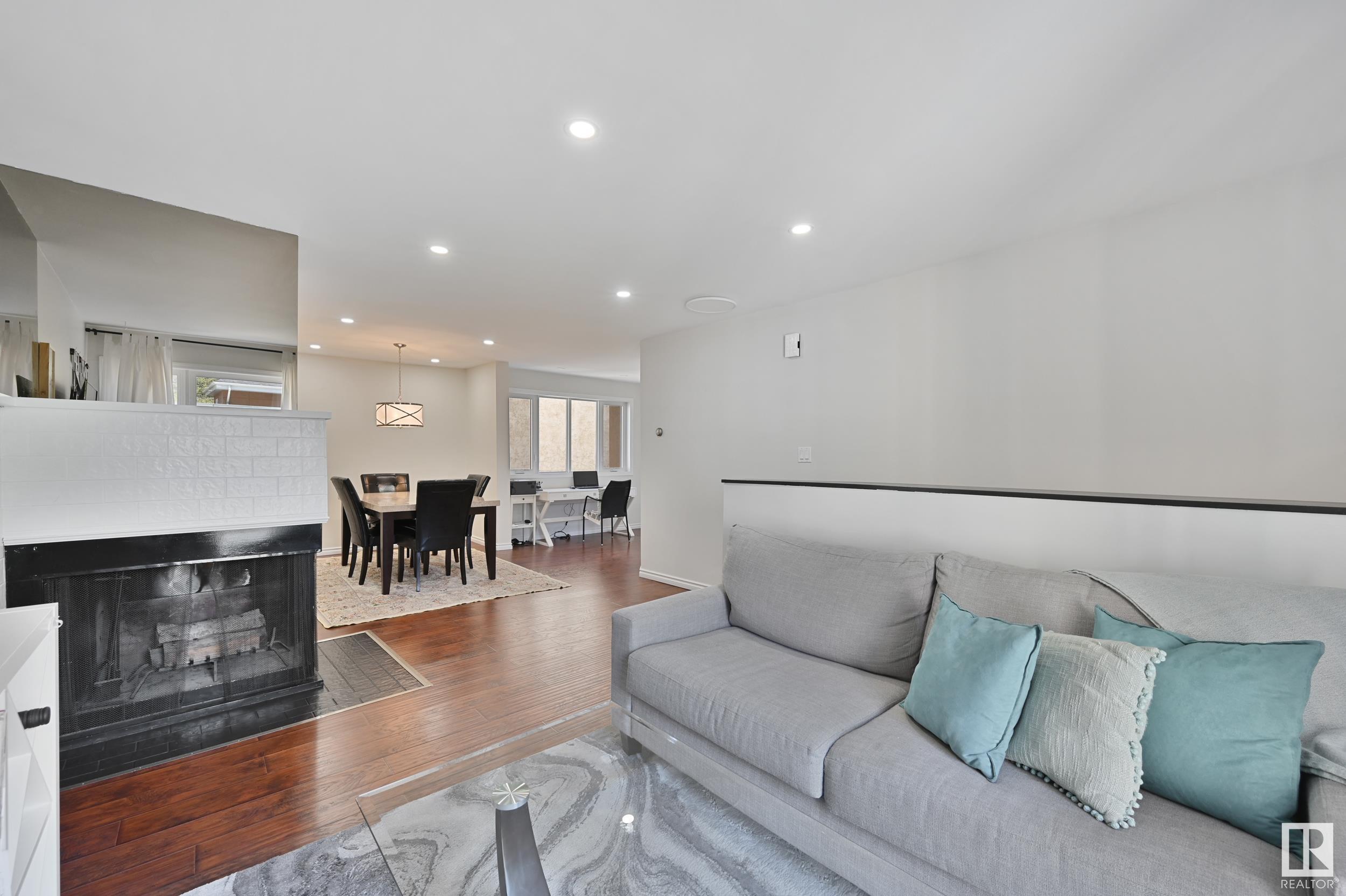 11016 86 Avenue NW 12  Edmonton AB T6G 0W9 photo