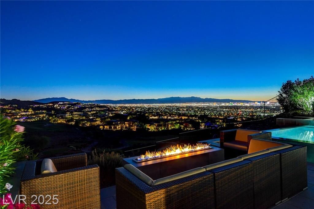 Property Photo: 527 Serenity Point Drive NV 89012