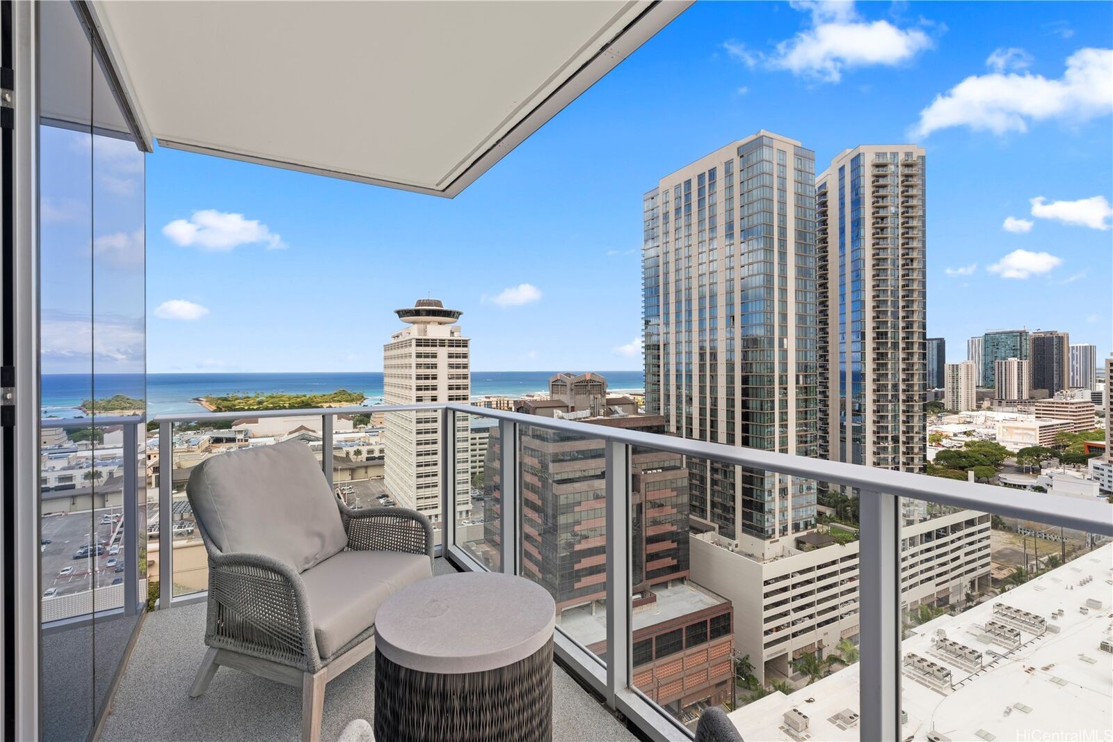 Property Photo: 629 Keeaumoku Street 2212 HI 96814