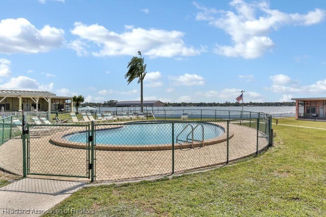 Property Photo: 735 S Lakeview Road 14 FL 33852