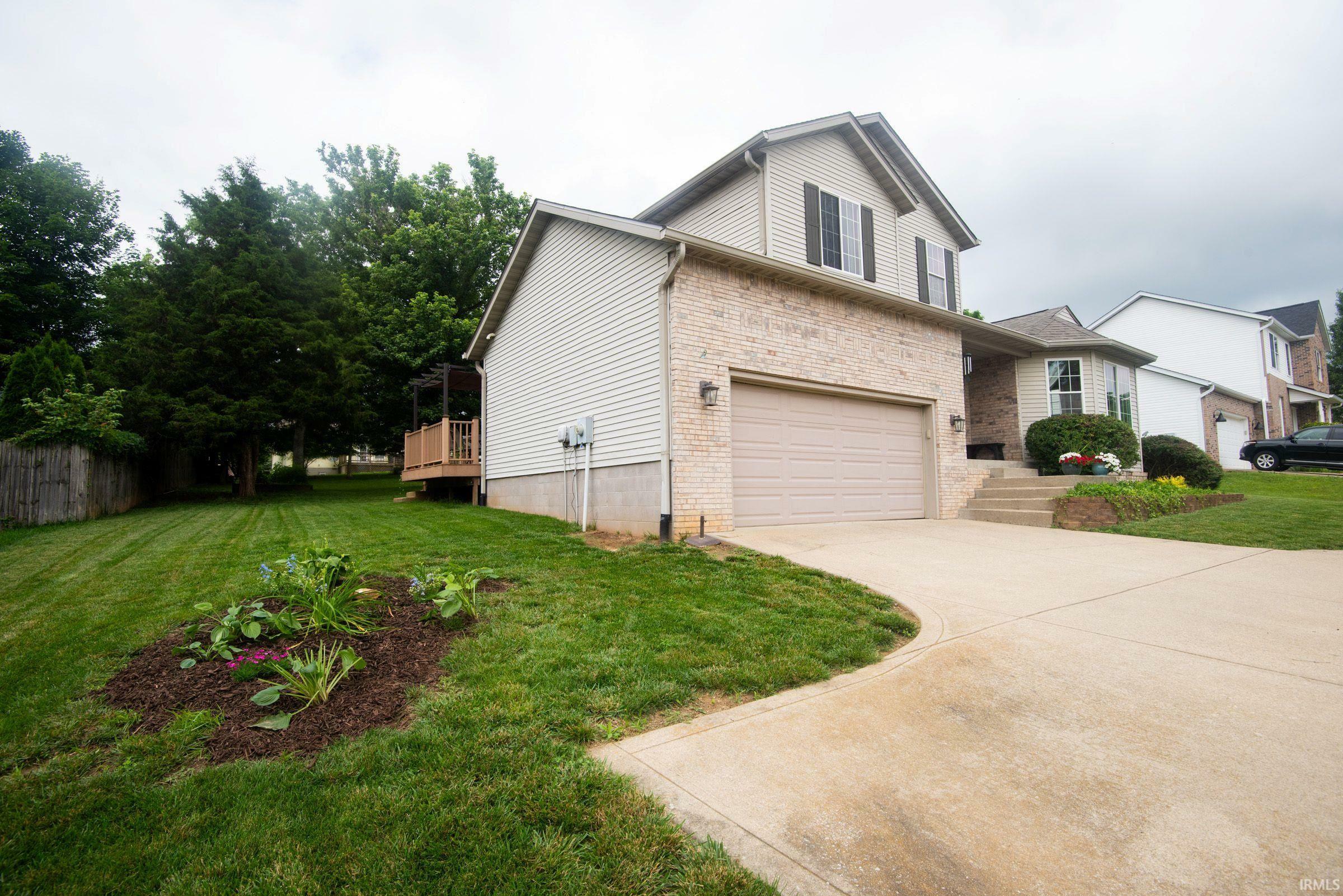 Property Photo: 1195 E Zinnia Drive IN 47401