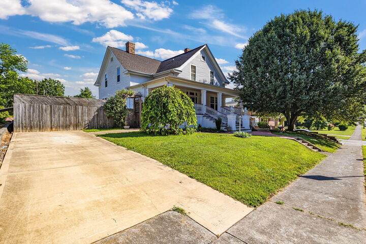 Property Photo: 721 E 1st N Street TN 37814