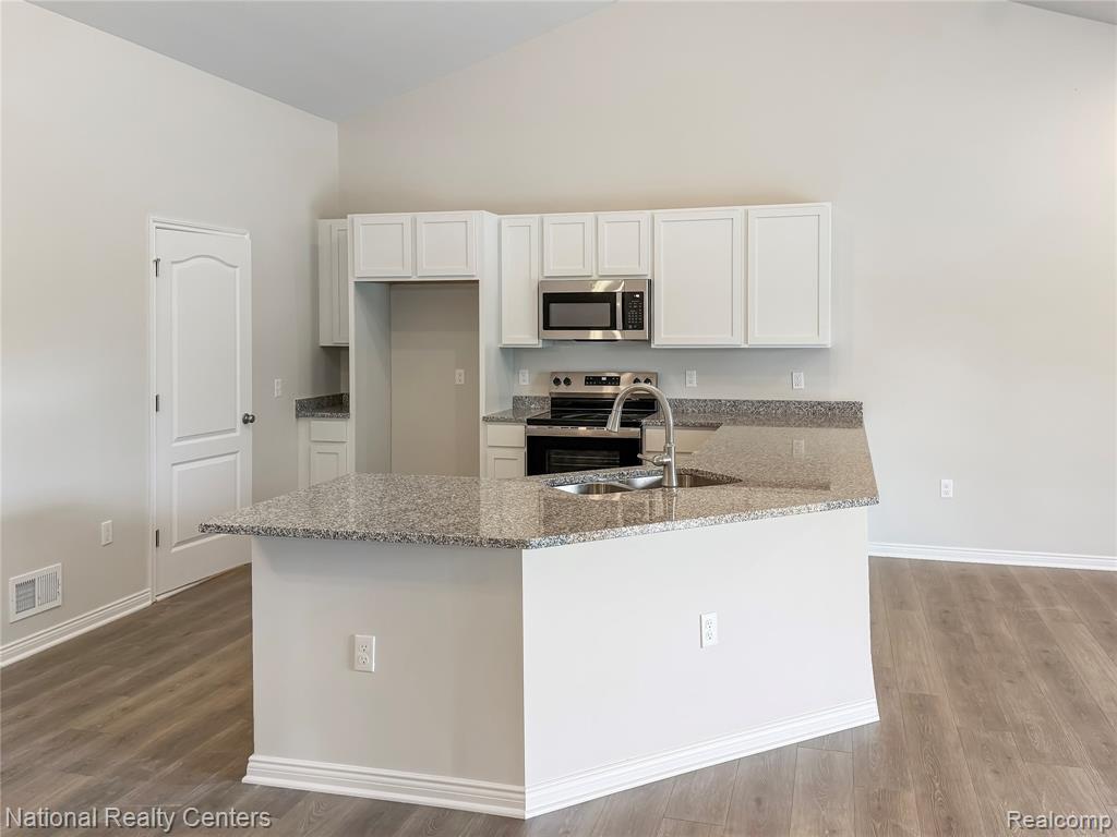 Property Photo: 281 Devonshire Drive 6 MI 48446 4798