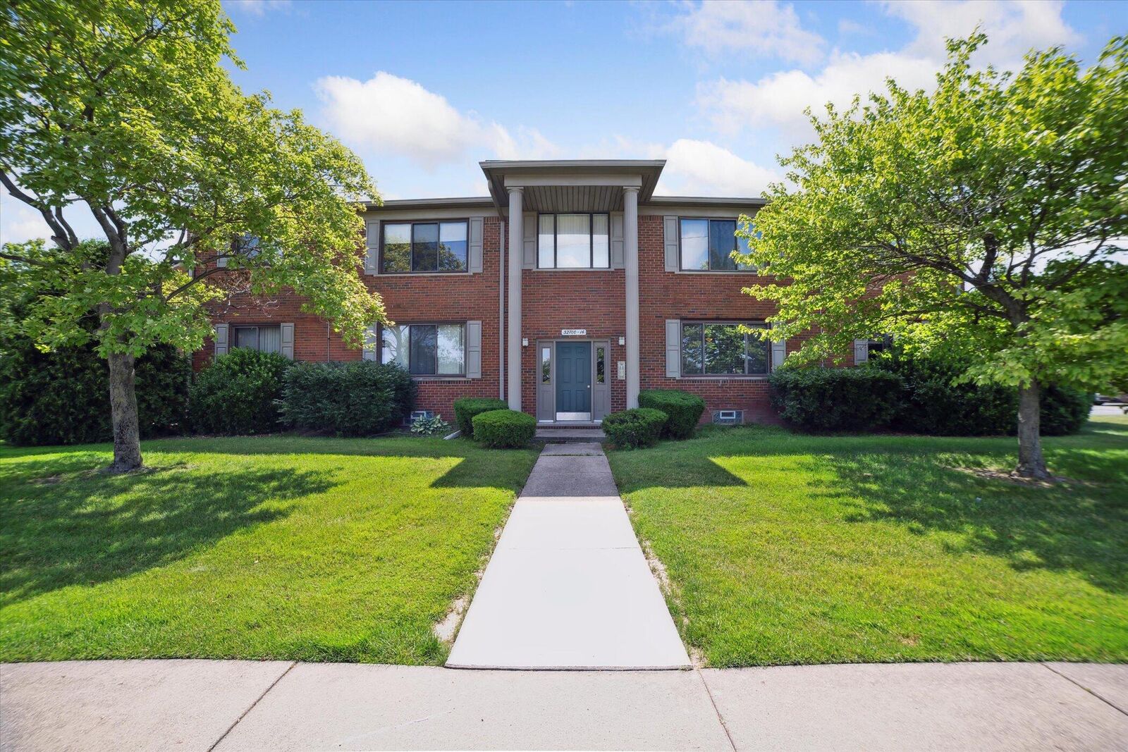 Property Photo:  32708 Harper Avenue  MI 48082 