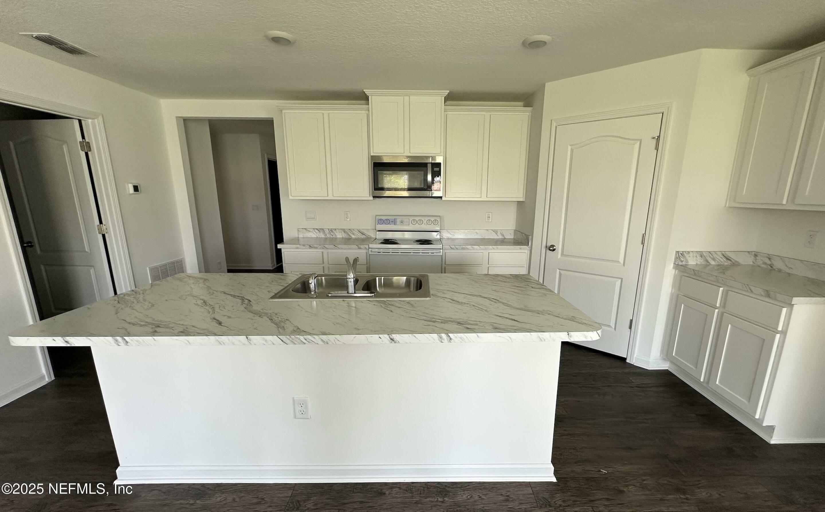 Property Photo:  2693 Oak Stream Drive  FL 32043 