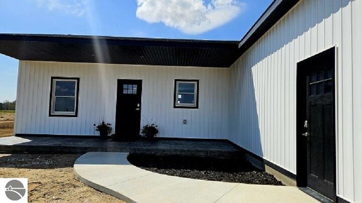 Property Photo:  881 N Winn Road  MI 48858 