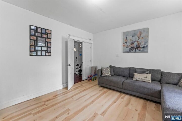 Property Photo:  160 Fairmount Avenue  NJ 07103 