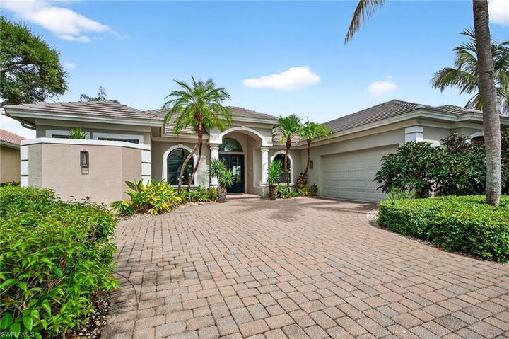 Property Photo: 7637 Mulberry Ln FL 34114