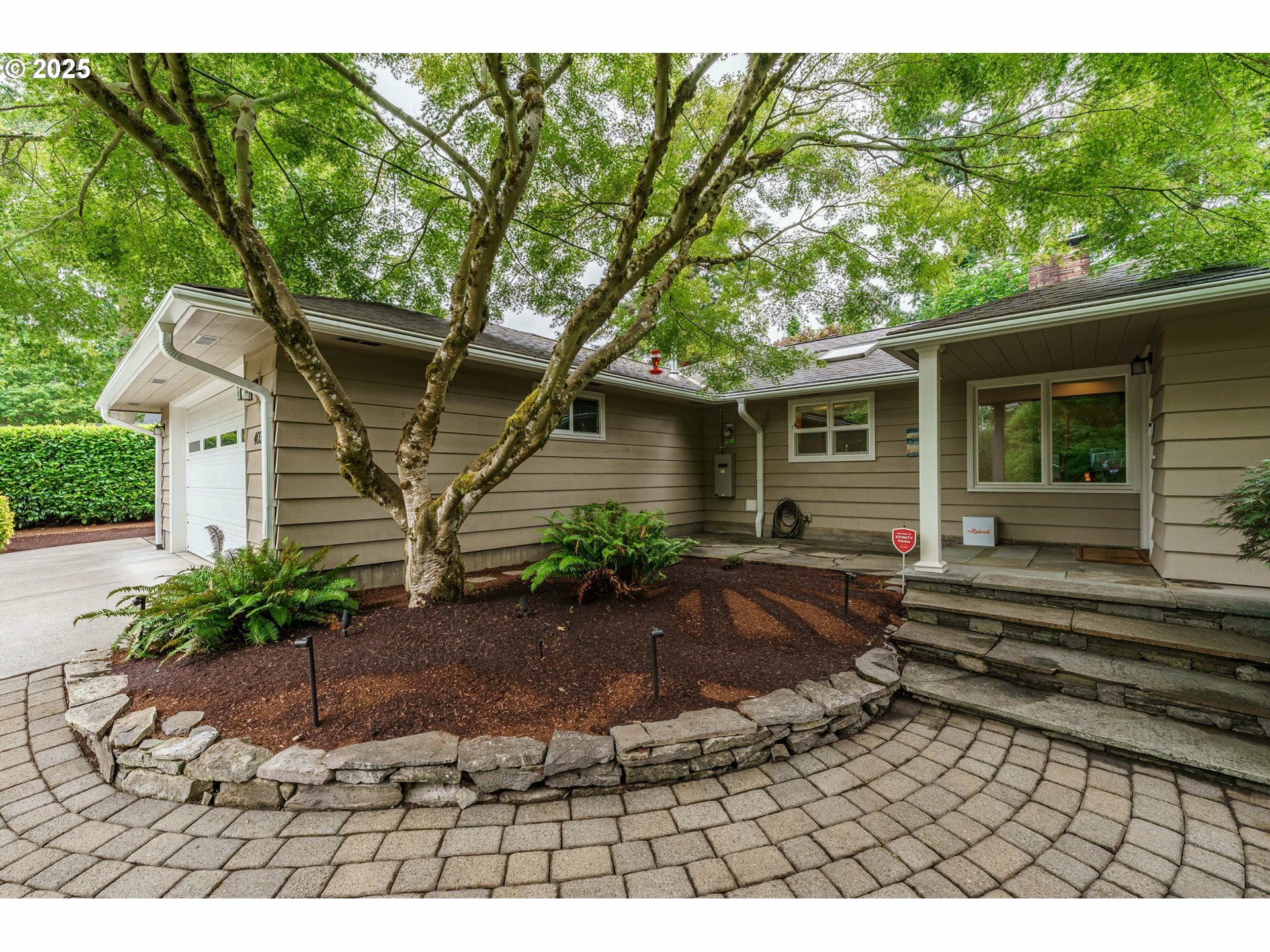 Property Photo:  4030 Calaroga Cir  OR 97068 