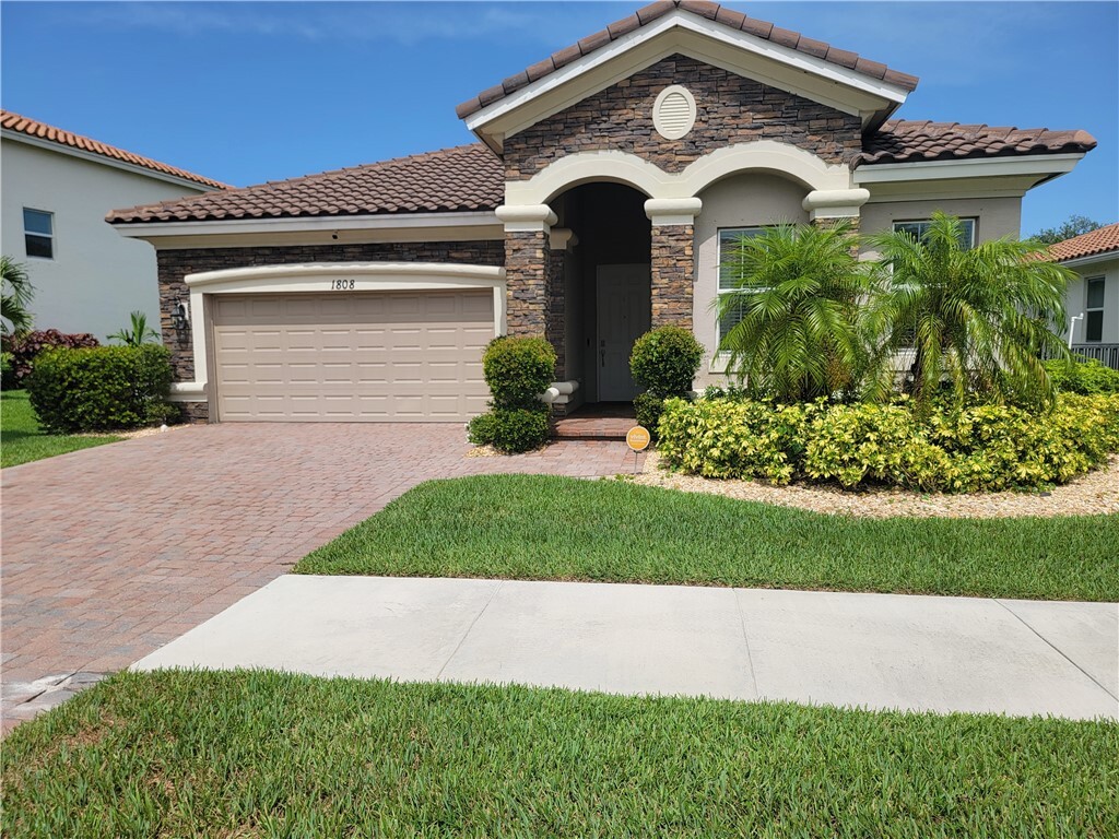 Property Photo: 1808 Berkshire Circle SW FL 32968
