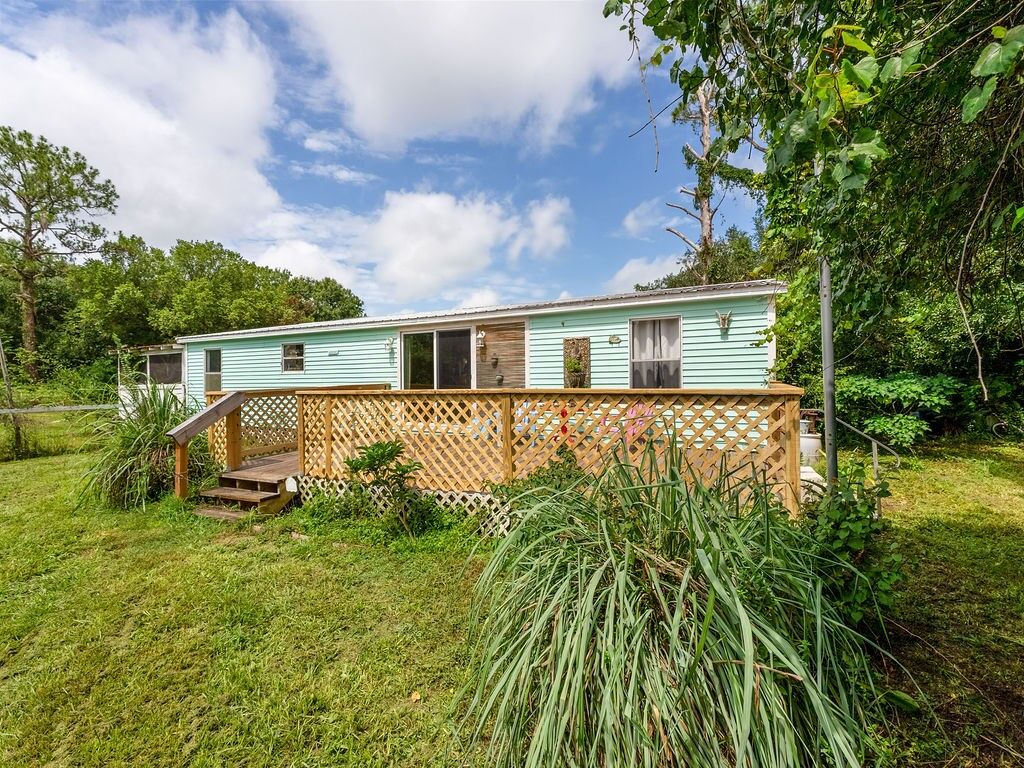 Property Photo:  35735 NE 10th Drive  FL 34972 