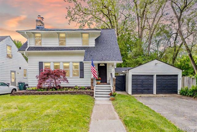 Property Photo:  813 Catalpa Drive  MI 48067 