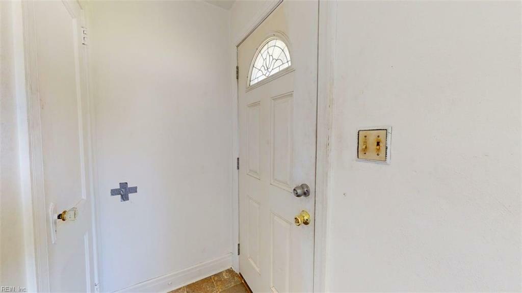 Property Photo: 421 Glendale Rd VA 23661