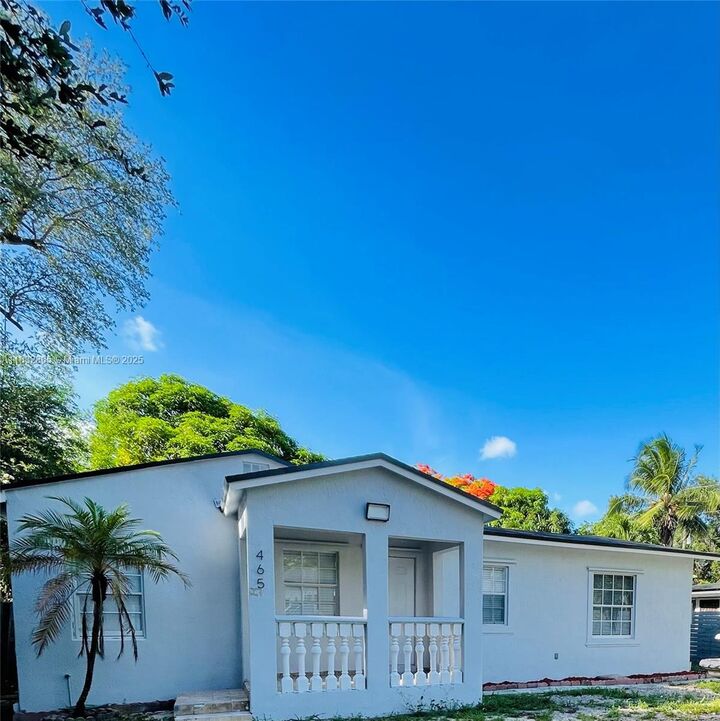 465 NE 165th St  Miami FL 33162 photo