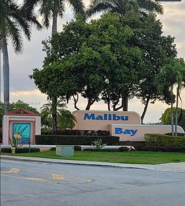 Property Photo: 521 NW 208th Cir FL 33029