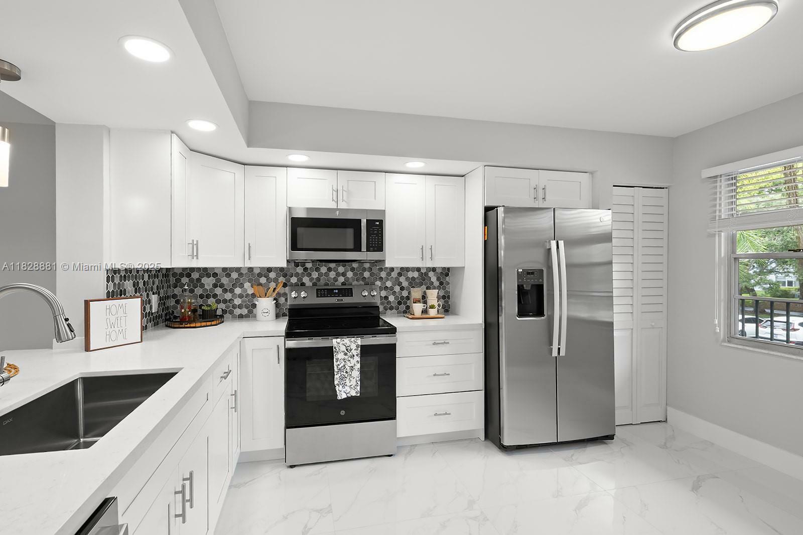 12500 SW 6th St 206N  Pembroke Pines FL 33027 photo