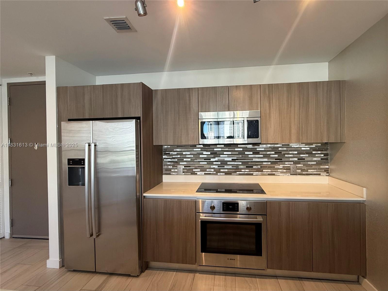 Property Photo: 201 SW 17th Rd 810 FL 33129