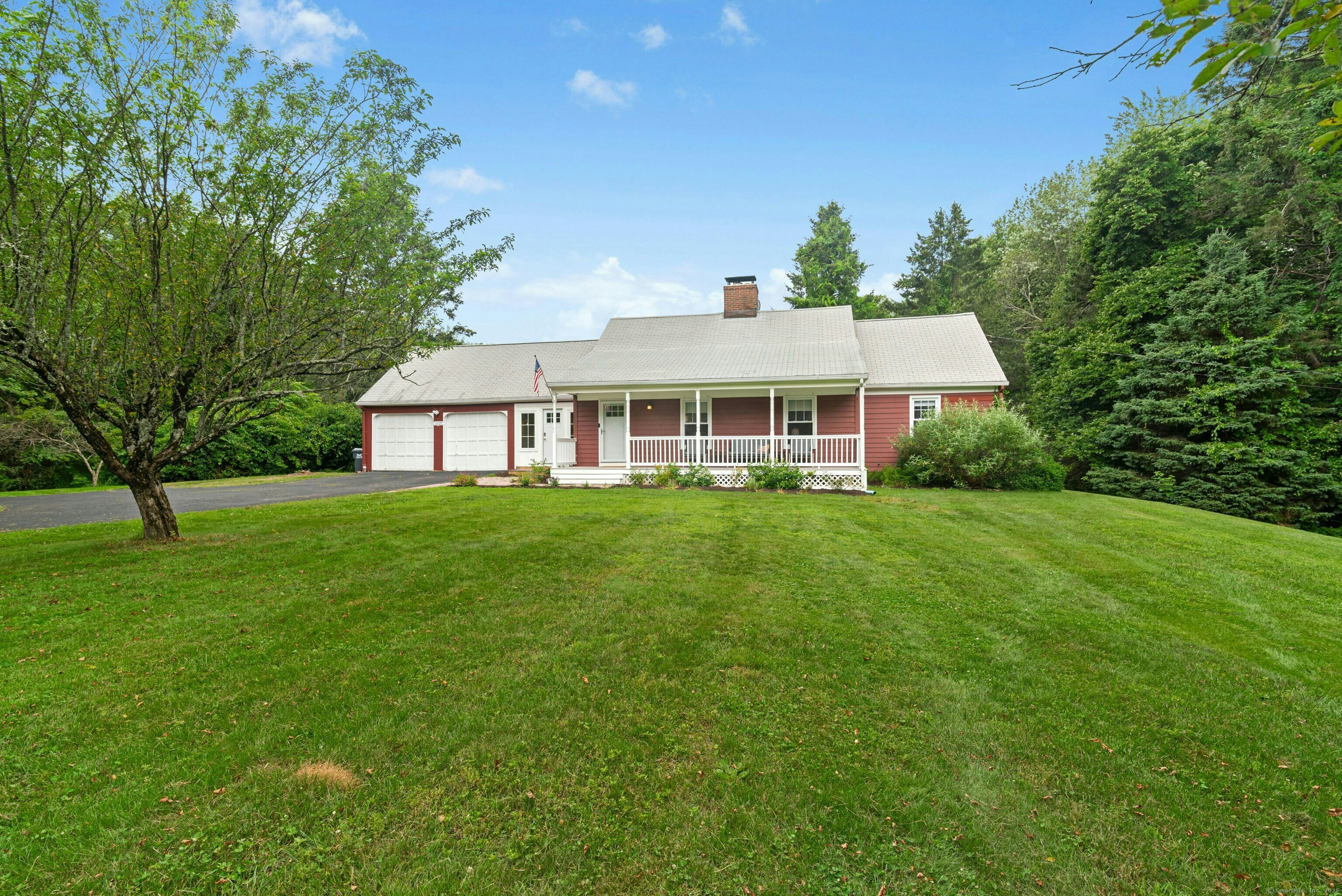 Property Photo: 1027 Monroe Turnpike CT 06468