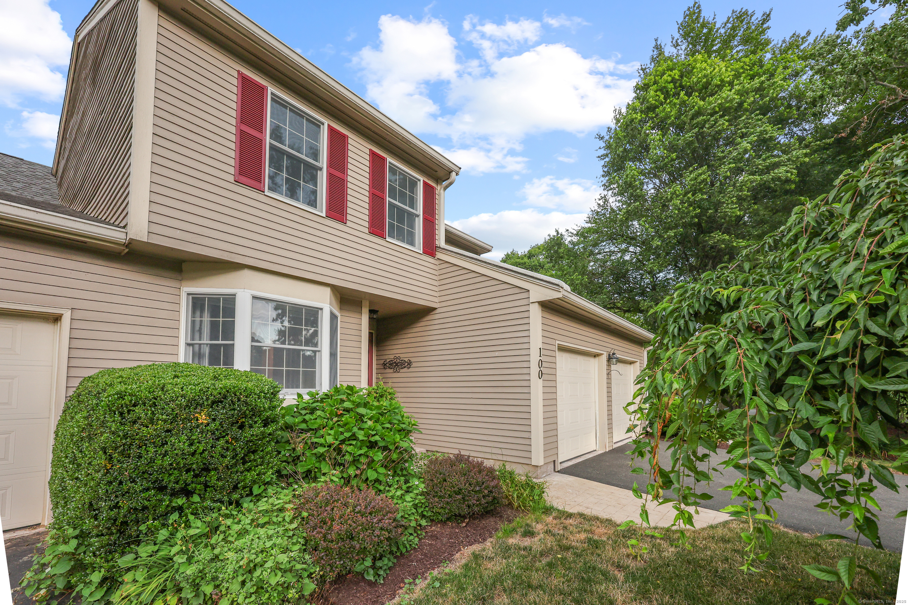 Property Photo: 100 Chandler CT 06095