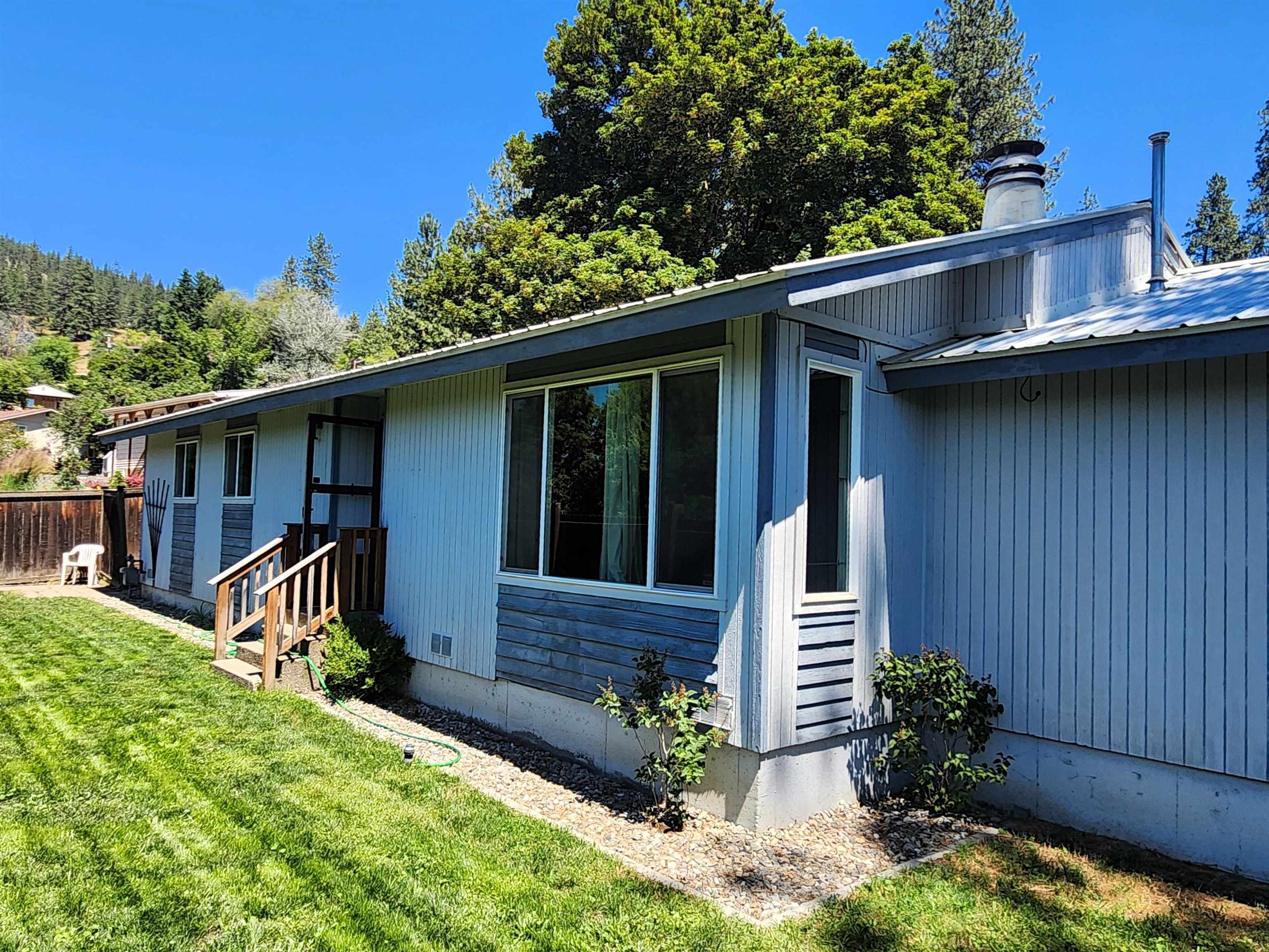 Property Photo: 732 N Maple St WA 99114-3140