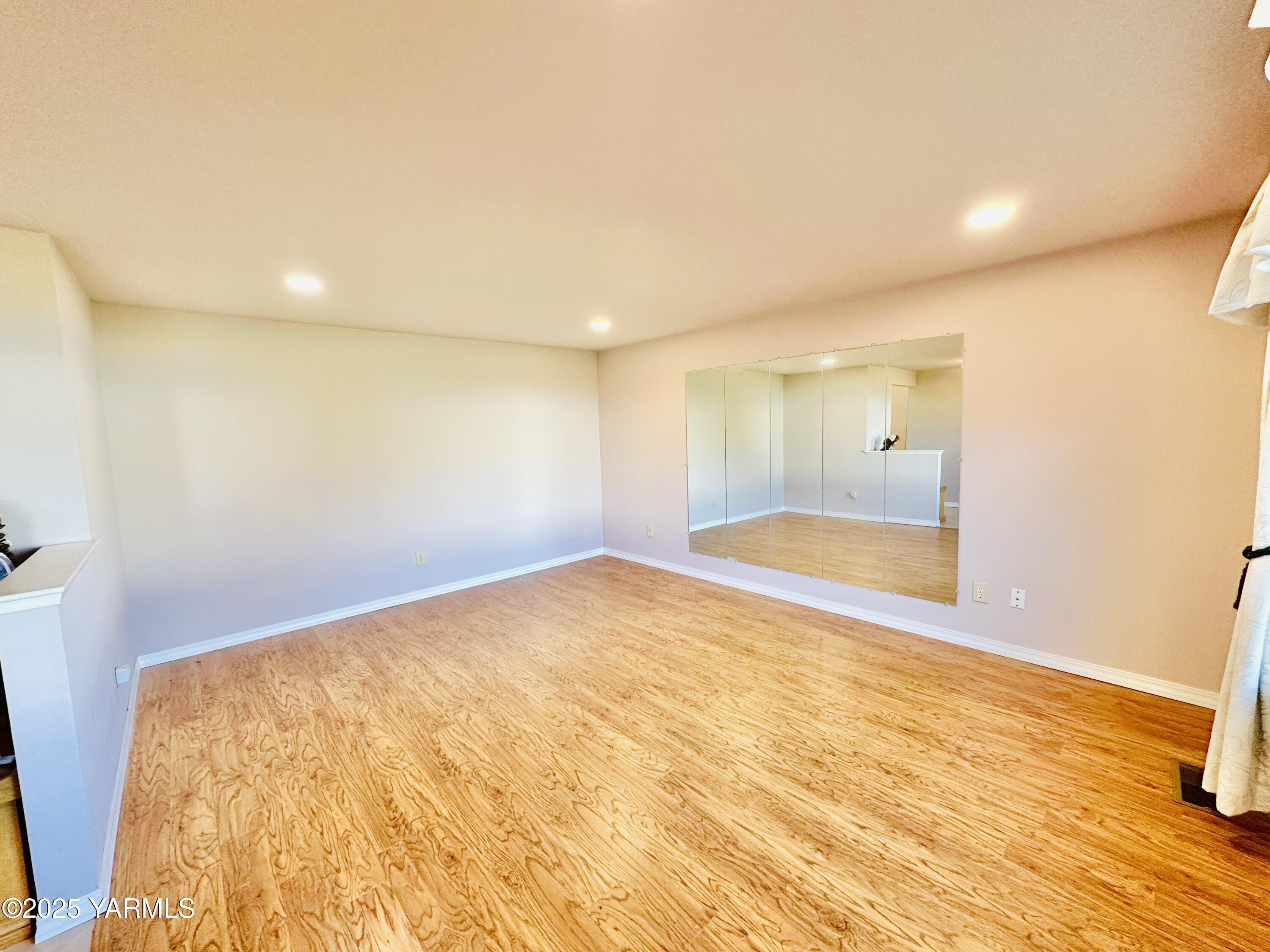 Property Photo:  304 S 76th Ave  WA 98908 