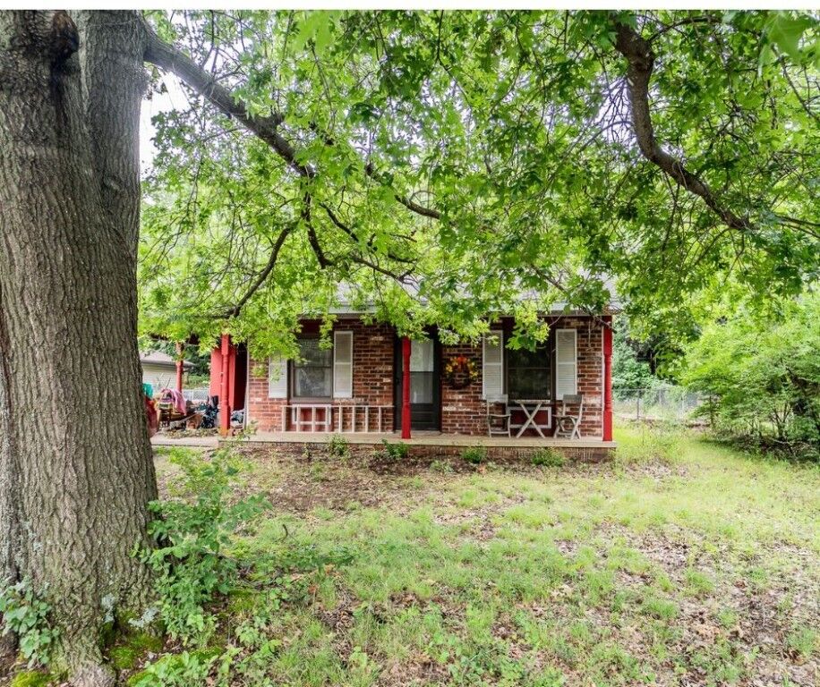 Property Photo:  2710 Villa Boulevard  AR 72703 