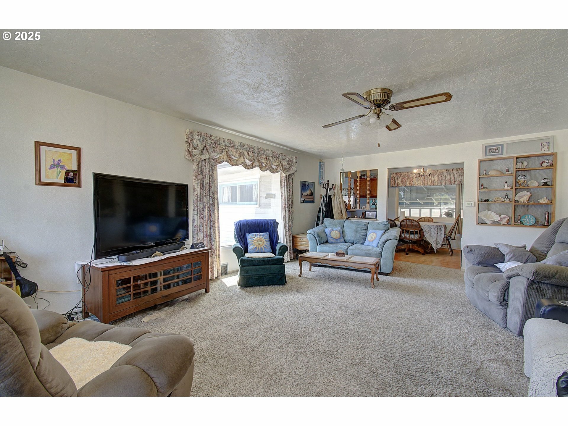 Property Photo:  410 SE 100th Ave  WA 98664 