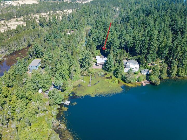 Property Photo: 5784 Martin Rd OR 97439