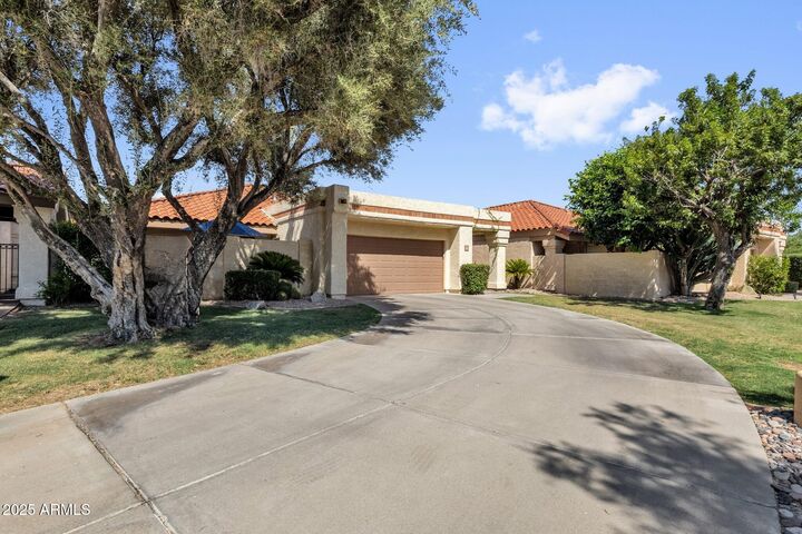10021 E Sunnyslope Lane  Scottsdale AZ 85258 photo