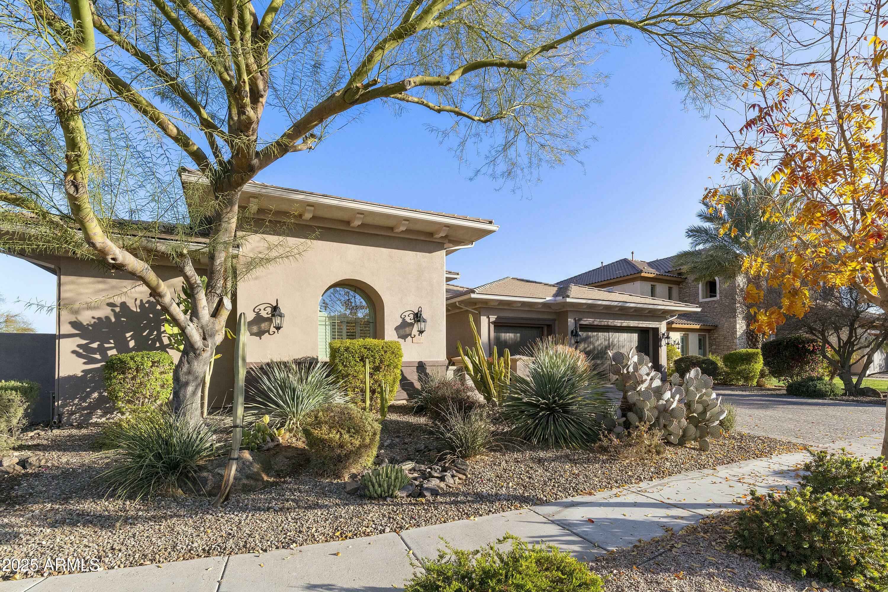 Property Photo:  350 W Yellowstone Way  AZ 85248 