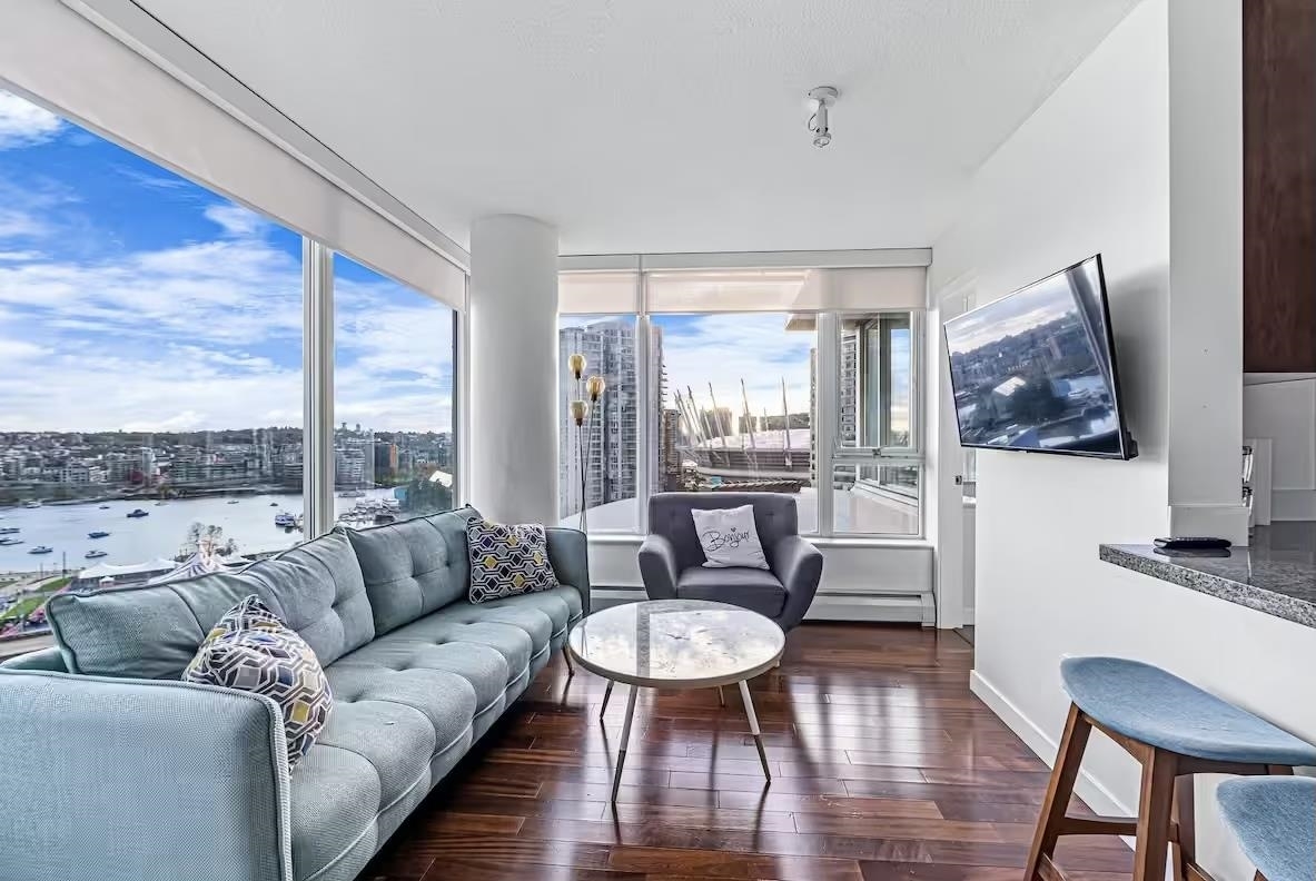 Photo de la propriété: 688 Abbott Street 2202 BC V6B 0B9