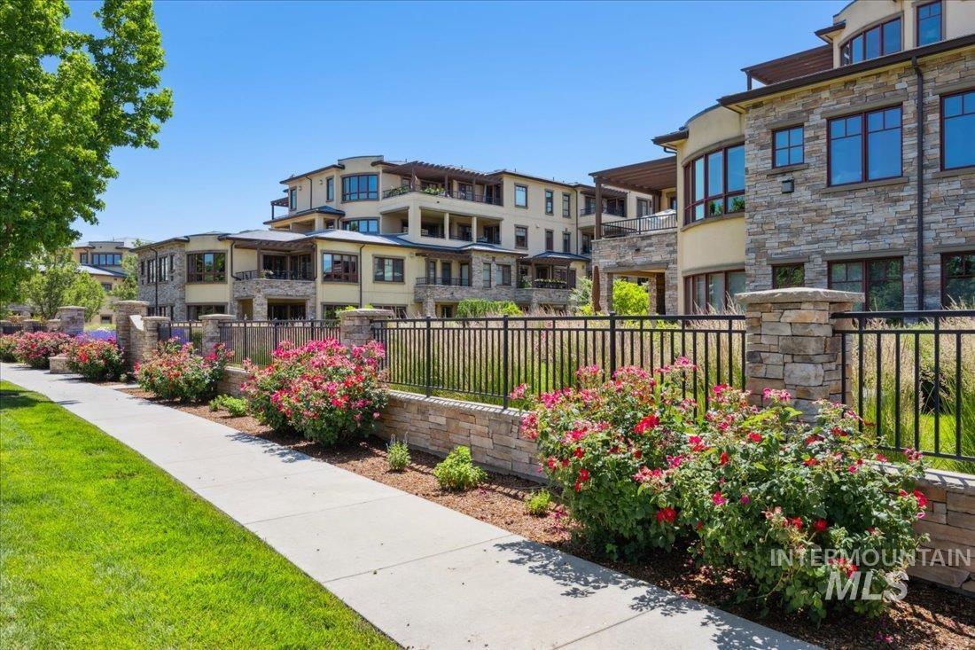 Property Photo: 3075 W Crescent Rim Dr Apt 203 ID 83706-3067